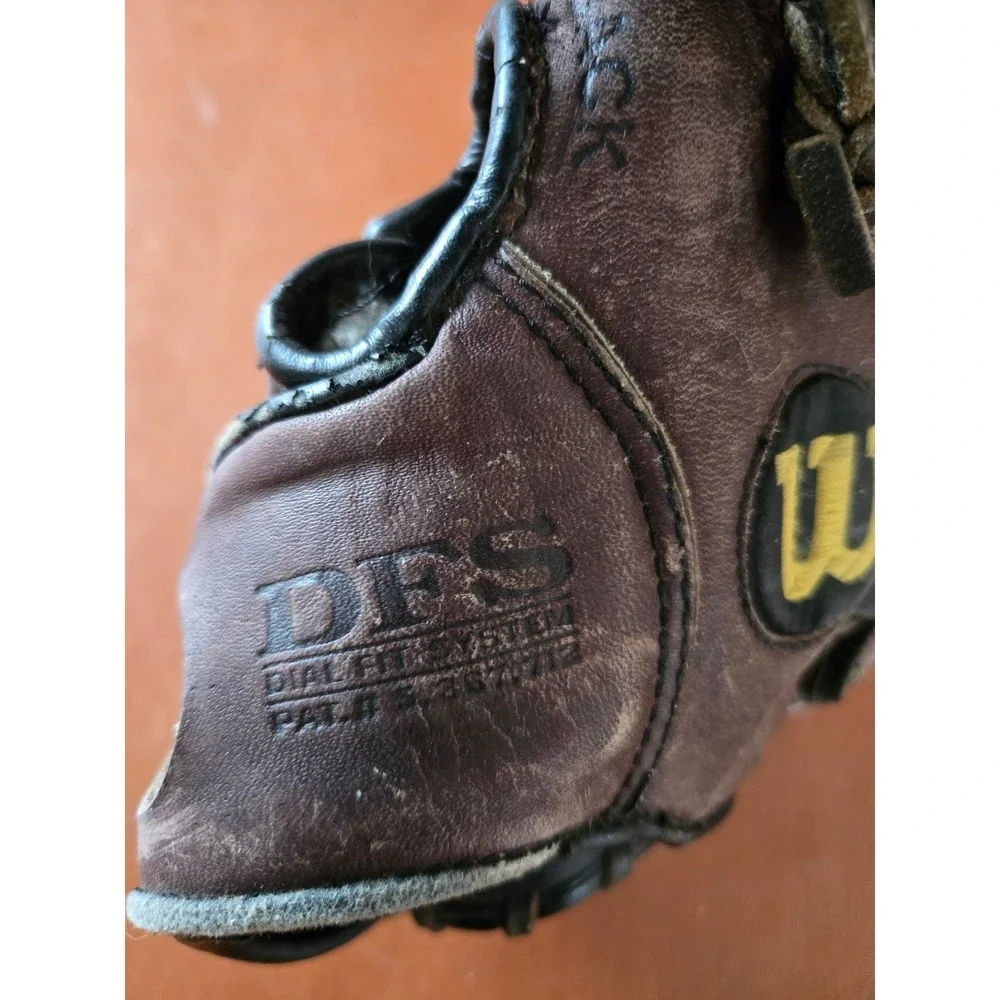 Wilson Fastpitch A1524 Softball Glove Brown Leather DFS Dial System Youth RHT